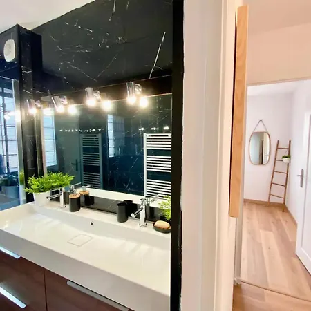 Le Point Virgule - Parking Prive - Climatisation *